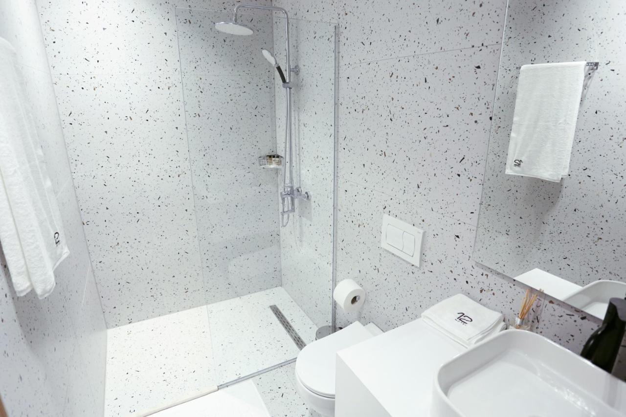 Hotel 12 Gjakova ภายนอก รูปภาพ