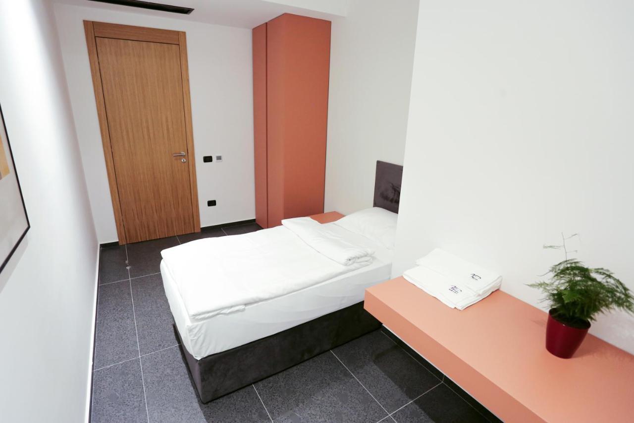 Hotel 12 Gjakova ภายนอก รูปภาพ