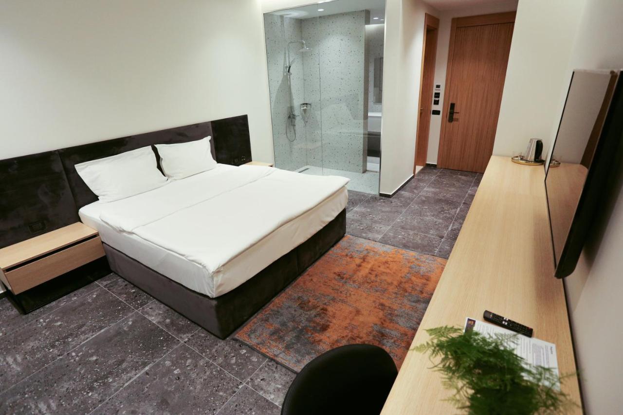 Hotel 12 Gjakova ภายนอก รูปภาพ