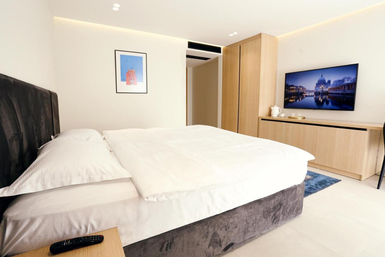 Hotel 12 Gjakova ภายนอก รูปภาพ