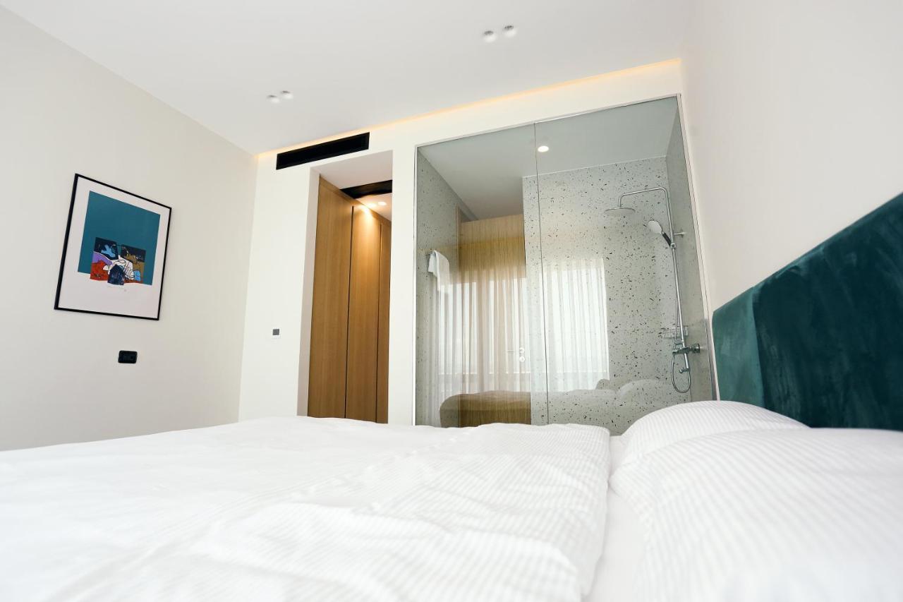 Hotel 12 Gjakova ภายนอก รูปภาพ