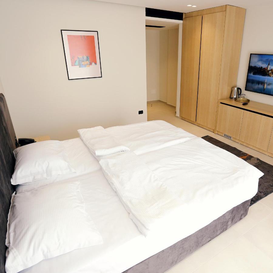 Hotel 12 Gjakova ภายนอก รูปภาพ
